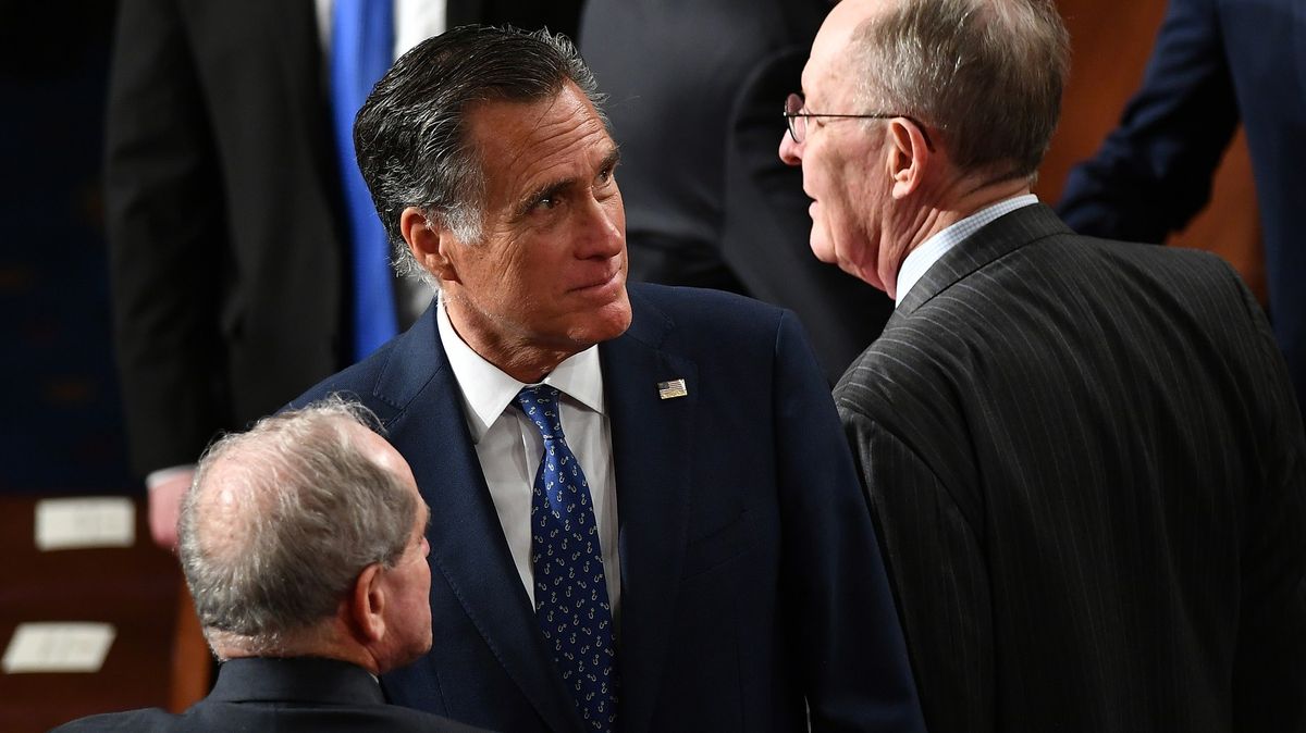 Republikán Romney bude jako první v historii hlasovat proti prezidentovi z vlastní strany